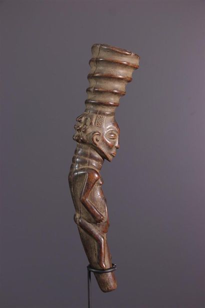 null Hemba ceremonial pipe, DRC ex Zaire
Carved anthropomorphic pipe depicting a...