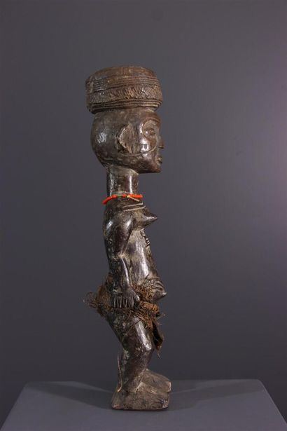 null Lwena statuette, Angola.
Carved from dense wood, this protective female figure...