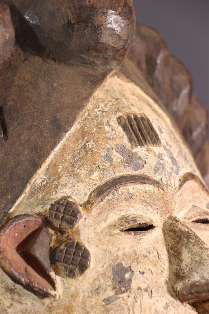 null Igbo Heaume mask, Nigeria
This African Igbo mask, called Ikorodo in the Nsukka...