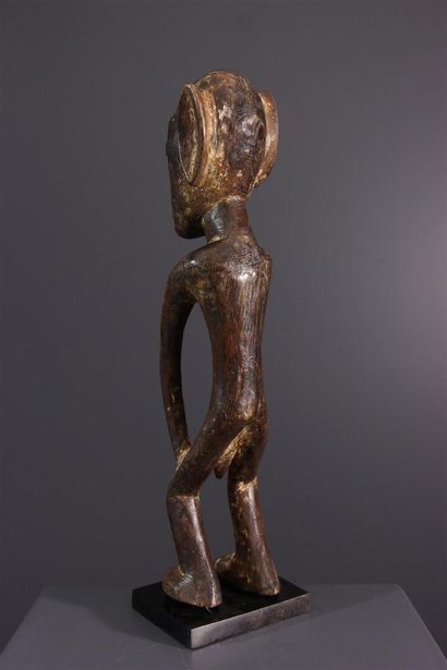 null Mbole Ofika hanging statue, DRC
Depicted in a characteristic posture, legs bent,...
