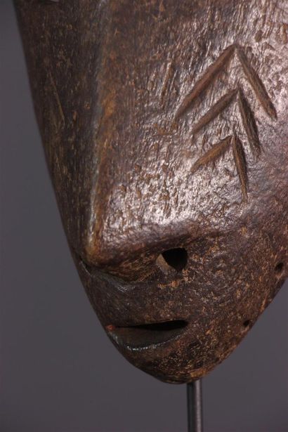 null Zande mask, DRC
Atypical mask with a narrow, gracefully oblong face, reminiscent...