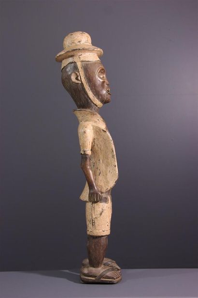 null Kongo "colon" statue, DRC
Male figure sculpted in a naturalistic style, shown...