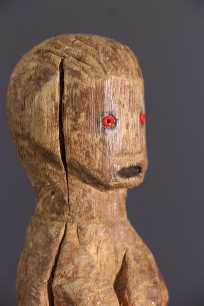 null Fipa statuette, Tanzania
Vigorously carved from light-colored wood, this feminine...
