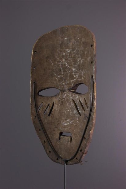 null Large Yelan mask DRC
This flat African mask is Yela-inspired, based on the characteristic...