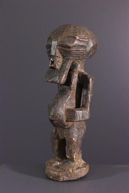 null Songye fetish statue, DRC
Devoid of accessories, this Nkisi fetish, nkishi (pl....