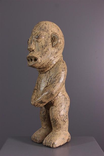 null Bamileke N' Ketuok reliquary statue, Cameroon
This carved figure ("N'Kétuok"),...