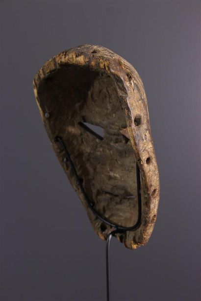null Polychrome Salampasu mask, DRC ex-Zaire.
Associated with the ceremonies and...