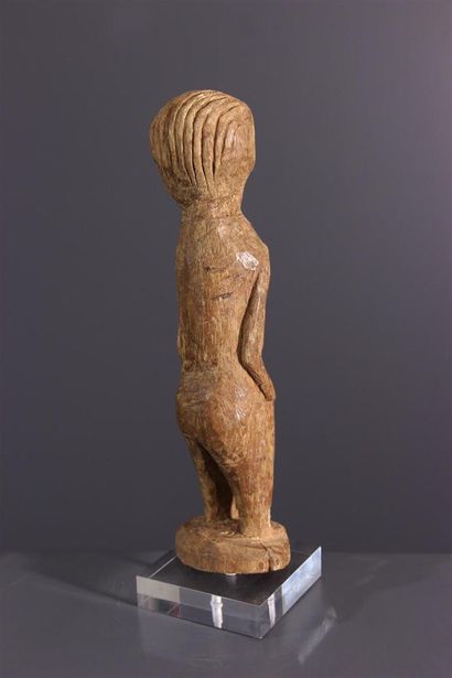 null Fipa statuette, Tanzania
Vigorously carved from light-colored wood, this feminine...