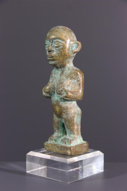 null Kongo bronze statuette
This small anthropomorphic African bronze sculpture is...