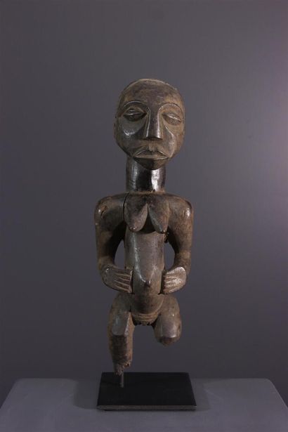 null Kusu / Hemba statuette, DRC
Unlike Janiform Kabeja figures, this Lubaisé Kusu...
