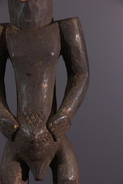 null Buyu ancestor statue, Boyo, Bassikassingo, DRC
A diamond-shaped head crowned...