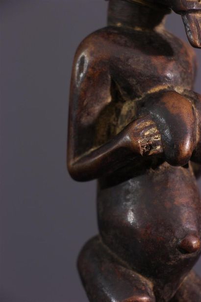 null Suku fetish statuette, DRC ex Zaire
This small, androgynous statuette features...