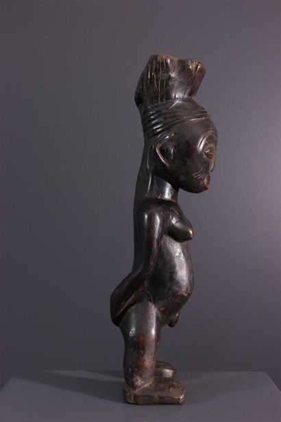 null Mangbetu ancestor statuette, DRC
The fan-shaped hairstyle of this female figure...
