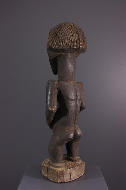 null Buyu ancestor statue, Boyo, Bassikassingo, DRC
A diamond-shaped head crowned...