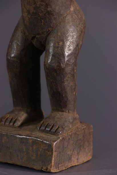 null Pende statuette from Kasai, DRC
Female figure sculpted in a naturalistic style,...