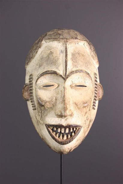 null Okua Idoma facial mask, Nigeria
A naturalistic African facial mask, associated...