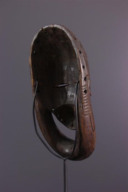null Chokwe mask, Angola.
Small in size, it illustrates a type of African Chokwe...