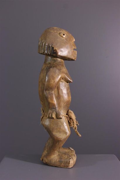 null Ngbandi statue, DRC
Geometric appearance for an African statue suggesting a...