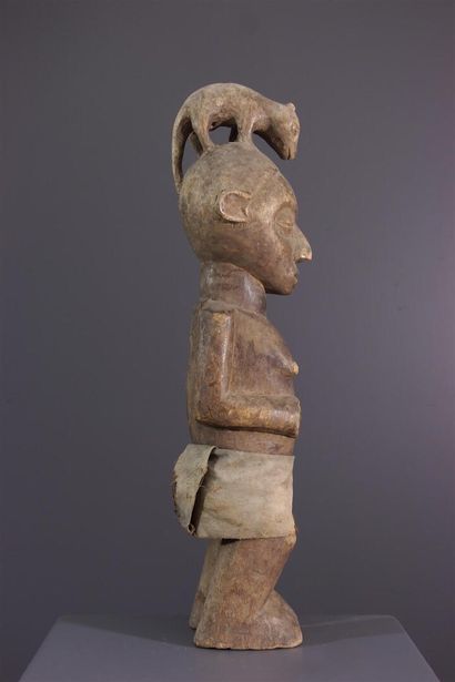 null Holo statuette, DRC ex Zaire
This female statuette, dressed in a simple textile...