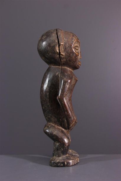 null Rungu / Bemba ancestor statuette, DRC
Stubby morphology around a curved bust...
