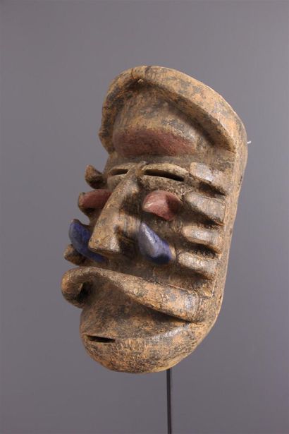 null Guéré mask Ivory Coast
Here, the forehead protrudes like a visor, contrasting...