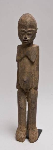 null LOBI, Burkina Faso Statue H: 0.00 cm x L: 56.00 cm Statue féminine de facture...