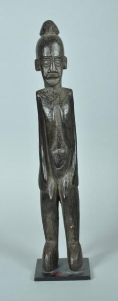 null LOBI, Burkina Faso Statue H: 48.50 cm x L: 0.00 cm Bateba féminin porteuse de...