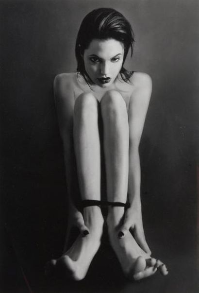 Kate GARNER (1954) Angelina Jolie. Impression photographique. H: 36 cm x L: 25 cm....