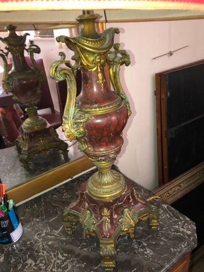 null Pied de lampe en marbre et bronze de forme urne, Début Xxe siècle, H.: 60 c...