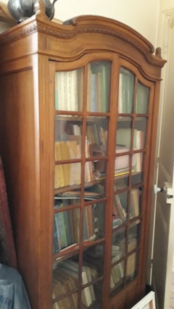 null Petite bibliothèque en bois naturel ouvrant à deux portes vitrées

Debut Xxe...