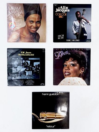 MUSIQUE DU MONDE Lot de 5 disques 33T d’Afro. Set of 5 Lps of Afro. VG+ à NM VG+...