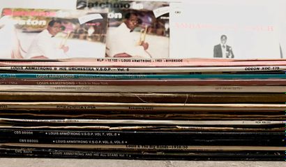 JAZZ Lot de 26 disques 33T de Louis Armstrong. Set of 26 Lps of Louis Armstrong....