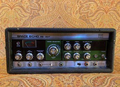 null EFFECT MATERIAL - Roland 

MODEL - Space Echo RE-201 

(In working condition,...