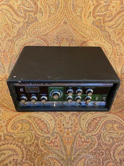 null EFFECT MATERIAL - Roland 

MODEL - Space Echo RE-201 

(In working condition,...
