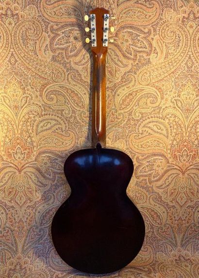 null GUITAR ARCHTOP - The Gibson. 

MODEL - L1, 1918 

SERIAL NUMBER - 40353. 

(Nice...