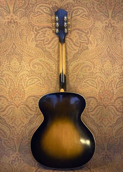 null GUITAR ARCHTOP - Epiphone. 

MODEL - Triumph, 1948. 

SERIAL NUMBER - 57510....