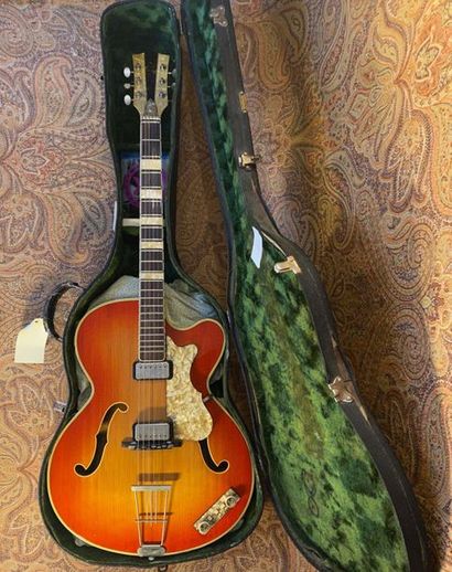 null GUITARE ARCHTOP - ELECTRIC HÖFNER

MODELE - 4570 E2, circa 1965

Mécaniques...
