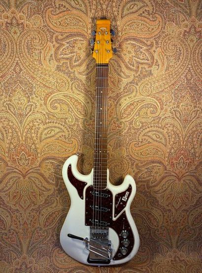 null GUITARE SOLID-BODY - BURNS

MODELE - Marvin, circa 1990, n° de série 3943. 

Manche...