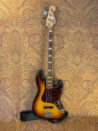 null GUITARE BASSE - FENDER 

MODELE - jazz bass, 07/1969. 

Manche en érable, touches...