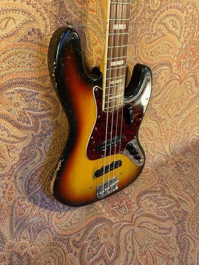 null GUITARE BASSE - FENDER 

MODELE - jazz bass, 07/1969. 

Manche en érable, touches...