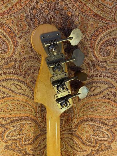 null GUITAR BASS - Fender. 

MODEL - jazz bass, 07/1969. 

NECK - maple. 

FINGER...