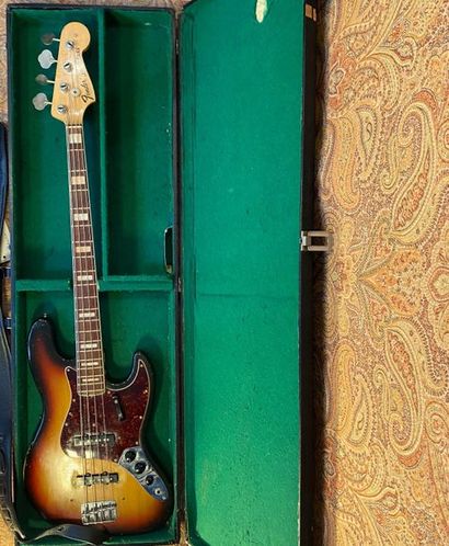 null GUITARE BASSE - FENDER 

MODELE - jazz bass, 07/1969. 

Manche en érable, touches...