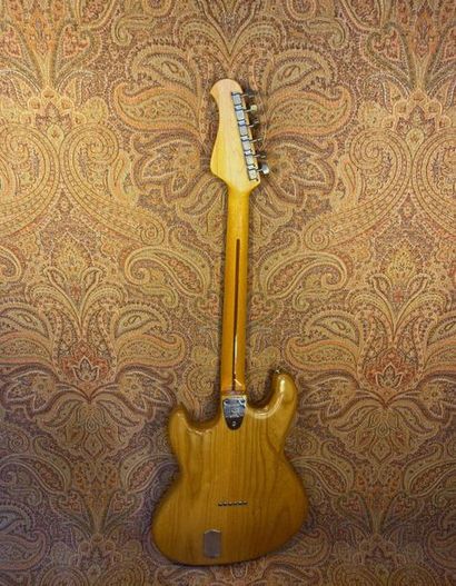 null GUITAR SOLID-BODY - Music Man. 

MODEL - Sting Ray II, 04/1977. 

SERIAL NUMBER...