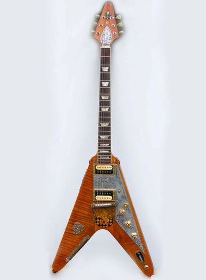 null GUITAR SOLID-BODY - Philippe Dubreuille
Model Knight Axe Flying V 2019
Neck:...