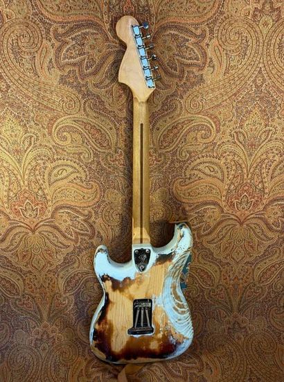 null GUITAR SOLID-BODY - Fender

MODEL - Stratocaster, 1979. 

MICROS - Hepcat. 

FRETS...