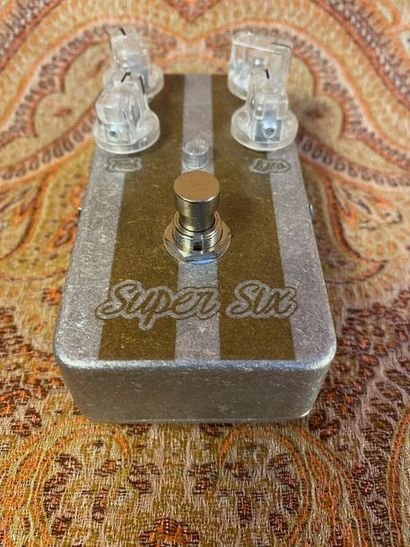 null EFFECTS PEDAL - Lovepedal 

MODEL - Super Six.