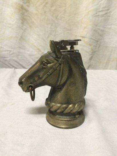 null Briquet de table à tête de cheval en métal

H. : 12 cm