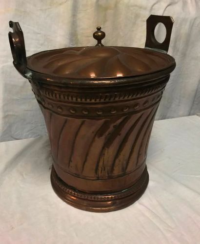 null Large bucket and lid

Copper and bronze

French work, circa 1750

H. Diameter:...