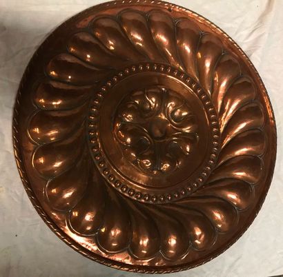 null Large decorative dish 

Embossed copper

French Labour, circa 1750

Diameter:...