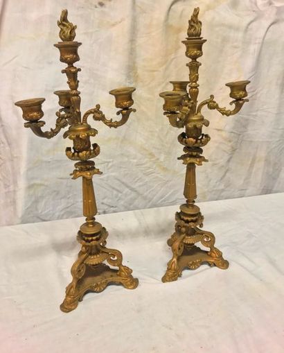 null Paire de chandeliers à quatre lumières en bronze

Style du XVIIIe siècle, vers...